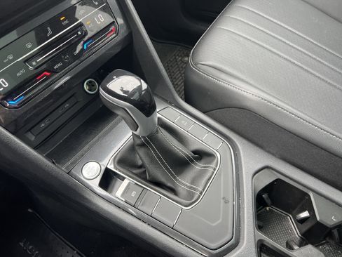 Certified 2023 Volkswagen Tiguan SE FWD image 23