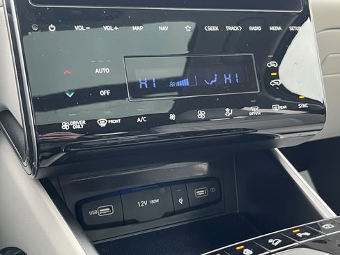 Used 2024 Hyundai Tucson Limited image 30