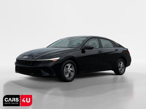 Used 2025 Hyundai Elantra SE w/ Cargo Package FWD image 3