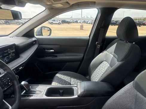 Certified 2025 Nissan Kicks SV w/ SV Premium Package FWD image 40