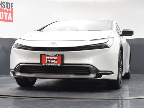 Used 2025 Toyota Prius XLE AWD/4WD image 31