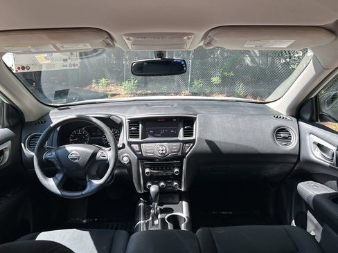 Used 2017 Nissan Pathfinder SV FWD image 29