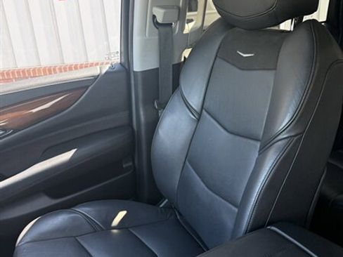 Used 2019 Cadillac Escalade Premium Luxury AWD/4WD image 23