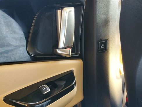 Used 2024 Kia Carnival EX FWD image 40