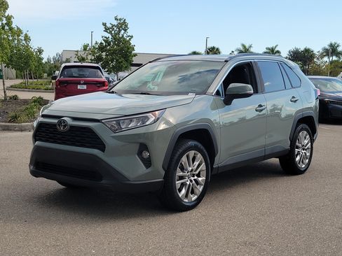 Used 2021 Toyota RAV4 XLE Premium FWD image 3