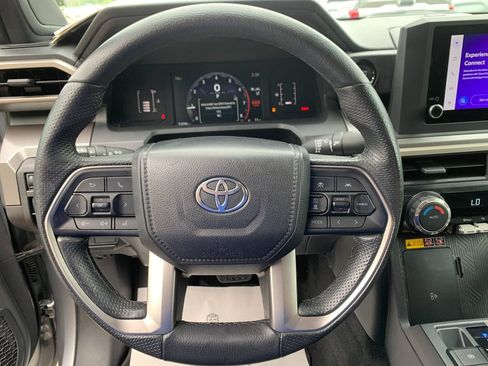 Used 2024 Toyota Tacoma SR5 w/ SR5 Upgrade Package AWD/4WD image 25
