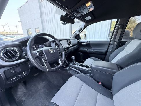 Used 2022 Toyota Tacoma TRD Off-Road image 10