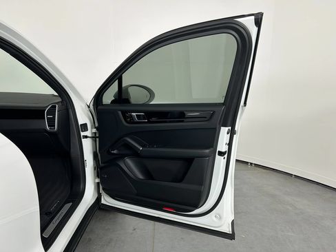 Used 2019 Porsche Cayenne AWD/4WD image 23