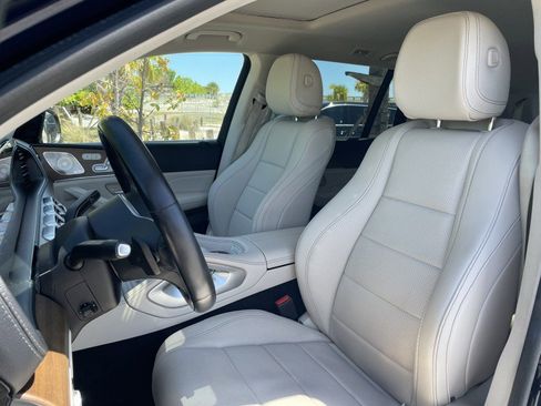Used 2021 Mercedes-Benz GLS 450 4MATIC image 2