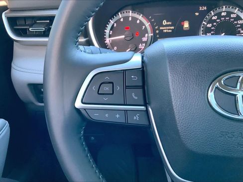 Used 2024 Toyota Highlander XLE image 23