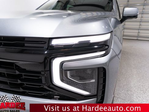Used 2025 Chevrolet Suburban RST w/ Comfort Package AWD/4WD image 8