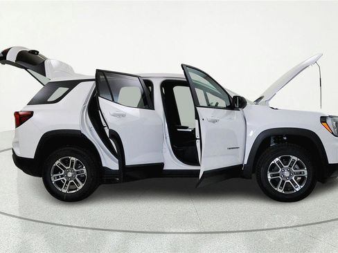 Used 2026 GMC Terrain Elevation w/ Technology Package II FWD image 8