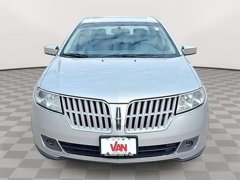 Used 2010 Lincoln MKZ image 2