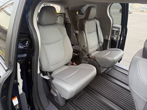 Used 2021 Toyota Sienna XLE w/ XLE Plus Package AWD/4WD image 25