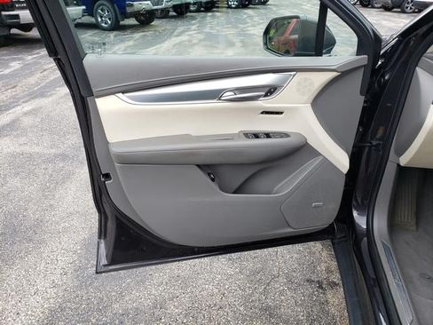 Used 2018 Cadillac XT5 Luxury w/ Driver Awareness Package AWD/4WD image 13