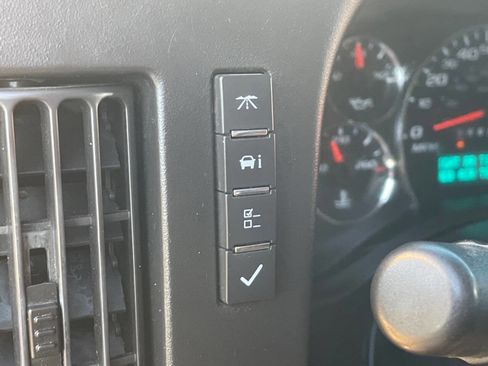 Used 2018 Chevrolet Express 2500 w/ Driver Convenience Package image 28