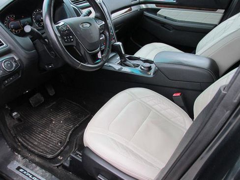 Used 2016 Ford Explorer Platinum image 9