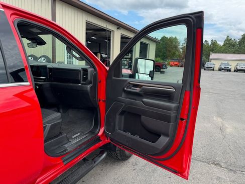 Used 2024 GMC Sierra 2500 SLE image 30