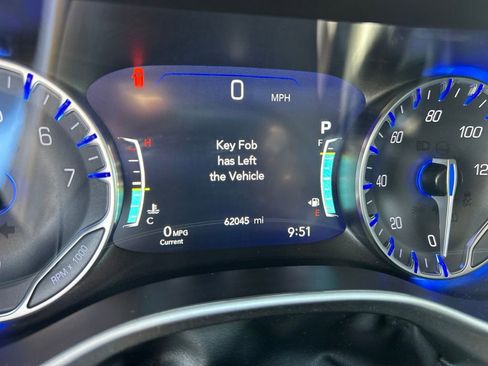 Used 2024 Chrysler Pacifica Touring-L FWD image 39