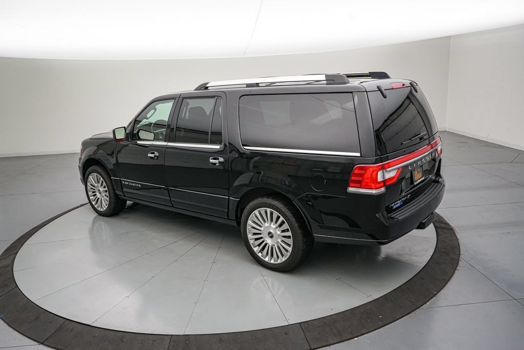 Used 2017 Lincoln Navigator L Reserve AWD/4WD image 6