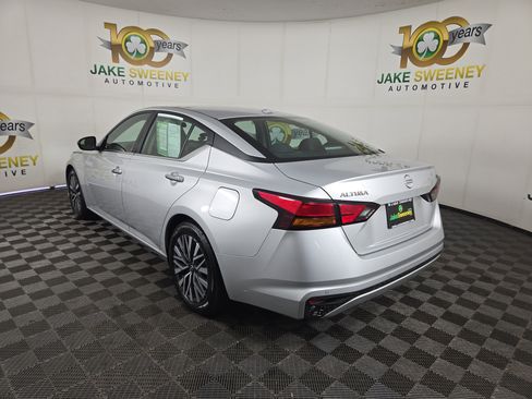 Used 2024 Nissan Altima 2.5 SV FWD image 6