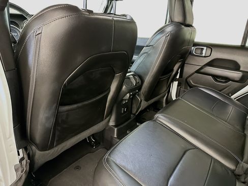 Used 2021 Jeep Wrangler Sahara image 28