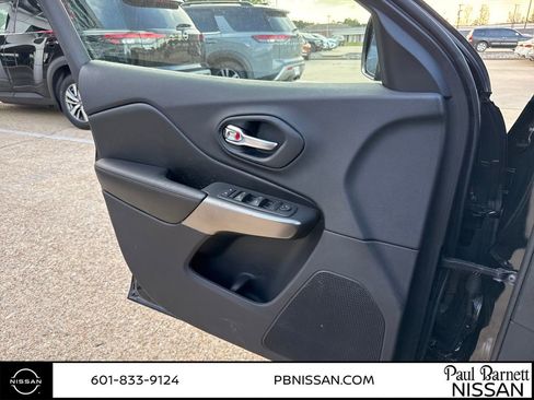 Used 2020 Jeep Cherokee Latitude image 18