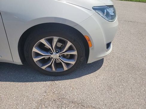 Used 2020 Chrysler Pacifica Limited FWD image 7