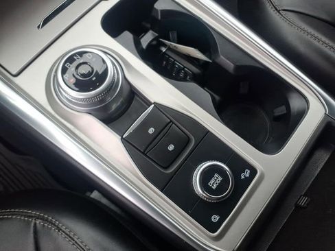 Used 2023 Ford Explorer XLT w/ Equipment Group 202A image 21