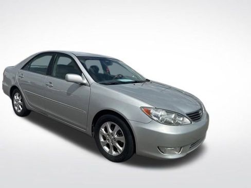 Used 2005 Toyota Camry XLE image 8