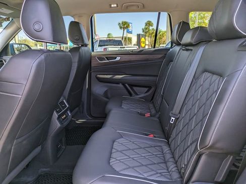 Used 2025 Volkswagen Atlas SEL Premium R-Line image 14