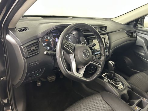 Used 2020 Nissan Rogue SV image 13