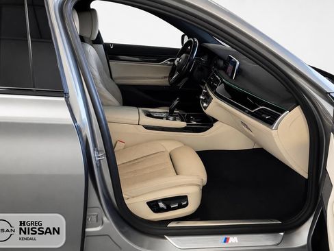 Used 2021 BMW 740i w/ M Sport Package RWD image 13