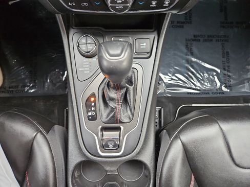 Used 2021 Jeep Cherokee Trailhawk image 28