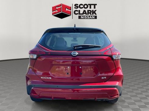 Used 2023 Nissan Kicks SR w/ SR Premium Package FWD image 5