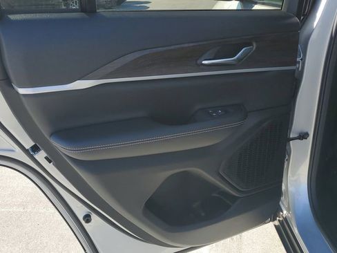 New 2025 Jeep Grand Cherokee Limited image 17