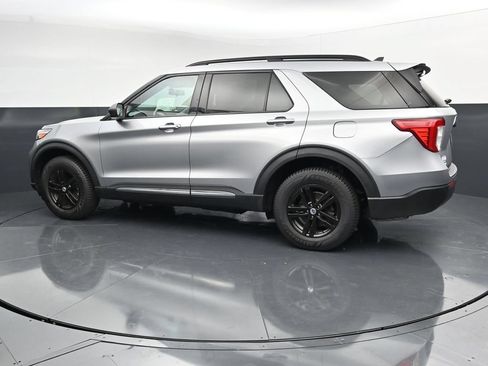 Used 2022 Ford Explorer XLT AWD/4WD image 5