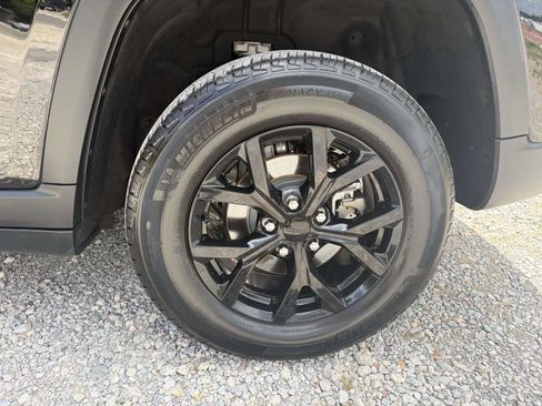Used 2024 Jeep Grand Cherokee Altitude RWD image 32
