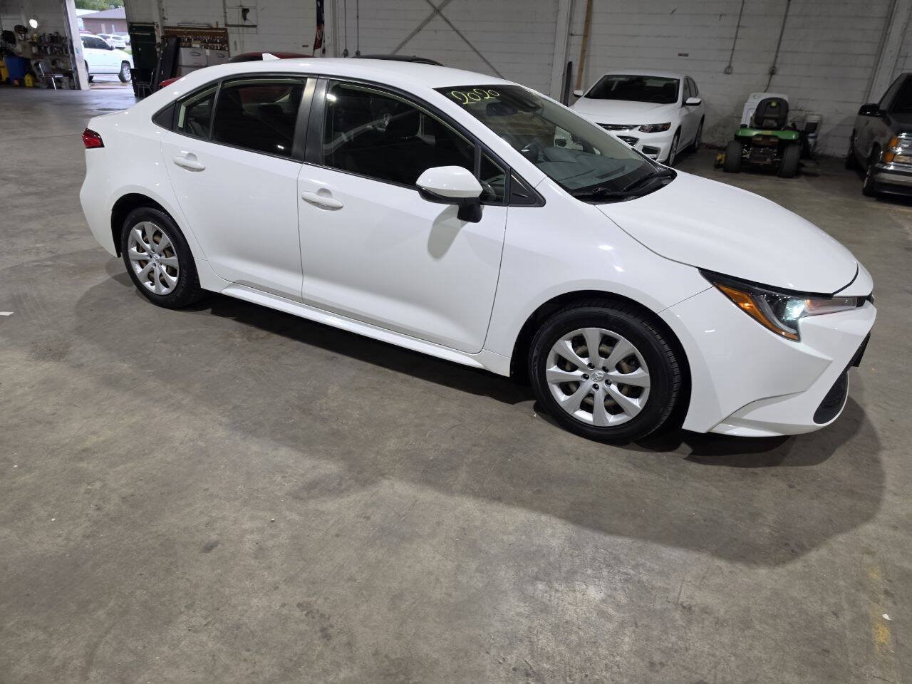 Used 2020 Toyota Corolla LE FWD image 17