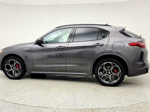 Used 2022 Alfa Romeo Stelvio Veloce AWD/4WD image 8