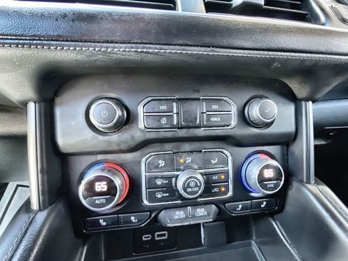 Used 2022 Chevrolet Suburban LT image 18