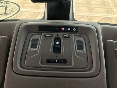 Used 2019 GMC Sierra 1500 SLT w/ SLT Premium Plus Package AWD/4WD image 25