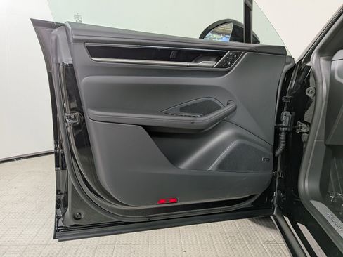 New 2026 Porsche Macan 4S Electric AWD/4WD image 13