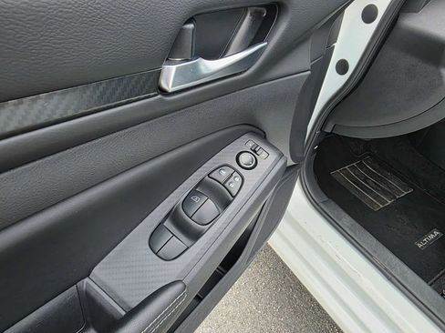 Used 2025 Nissan Altima 2.5 SV AWD/4WD image 22