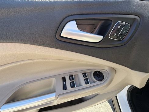 Used 2019 Ford Escape Titanium AWD/4WD image 18
