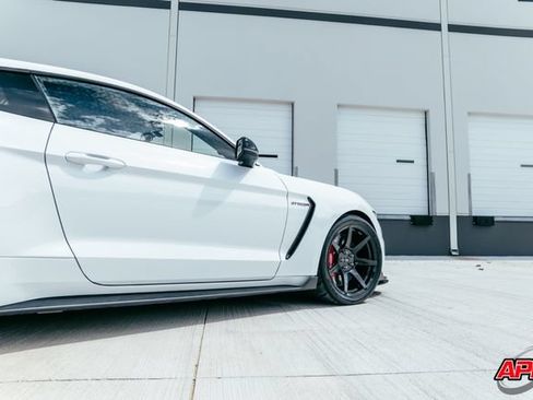 Used 2017 Ford Mustang Shelby GT350R w/ GT350R Equipment Group 920A RWD image 30