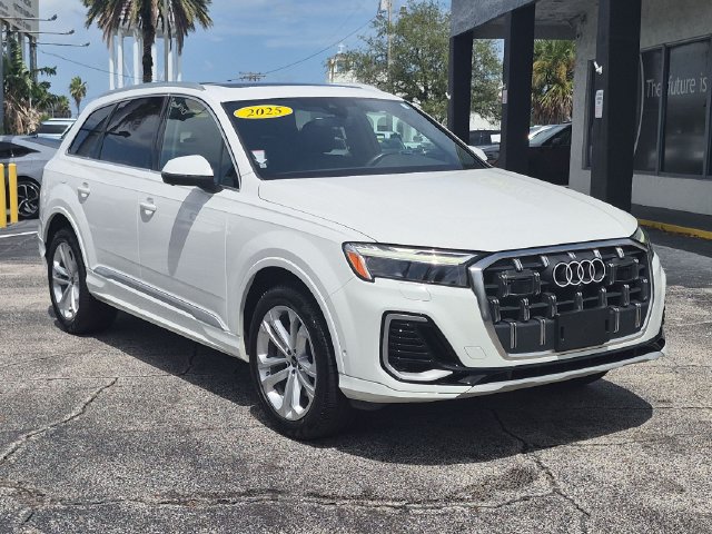 Used 2025 Audi Q7 3.0T Premium Plus AWD/4WD image 3
