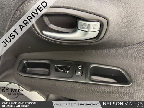 Used 2019 Jeep Renegade Latitude AWD/4WD image 45