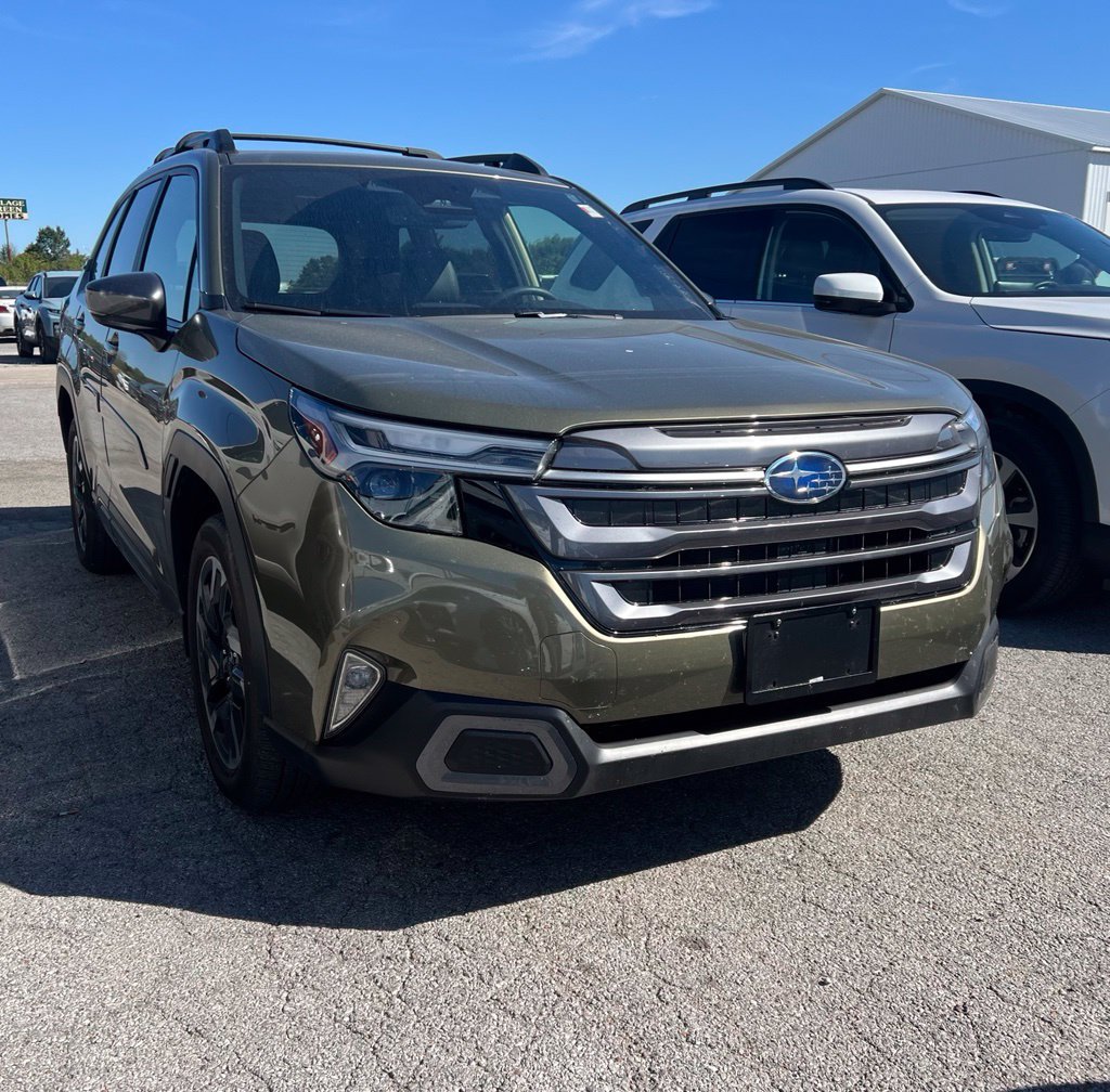 Used 2025 Subaru Forester Limited AWD/4WD image 1