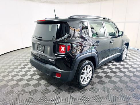 Used 2022 Jeep Renegade Latitude AWD/4WD image 3